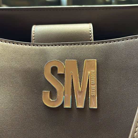 COPY - Steve Madden 2 piece ToteBag with Detachable Crossbody & Smaller purse/p… - Picture 9 of 16